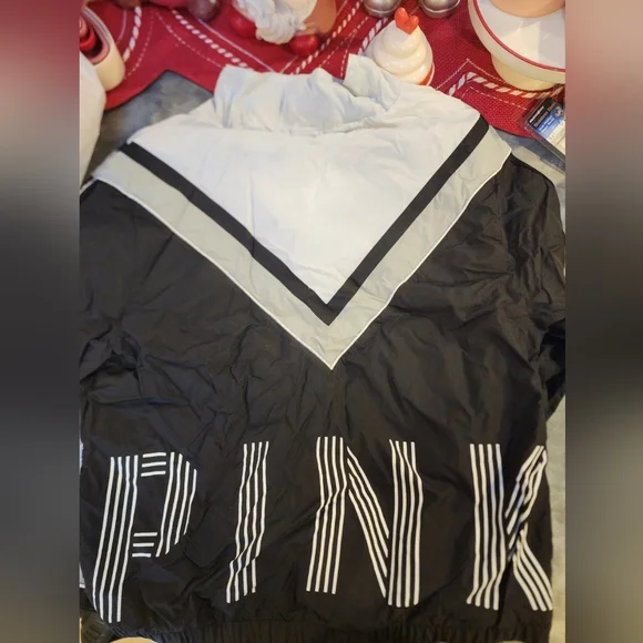 VS PINK Windbreaker M/L - Picture 2 of 3
